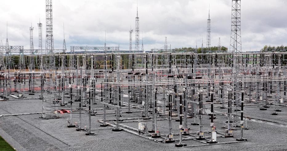 Torres y líneas eléctricas de la subestación Schelokov