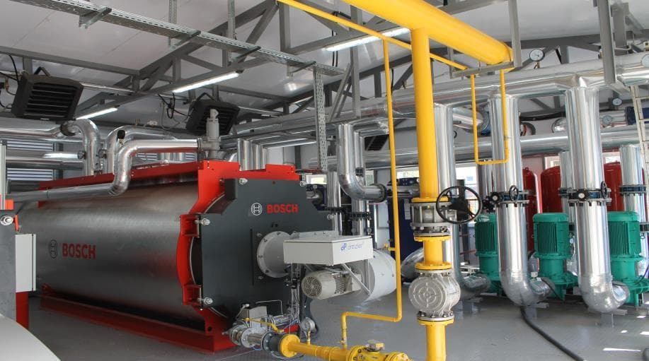Montaje de estructura de una de las seis centrales modulares de Kotovsk