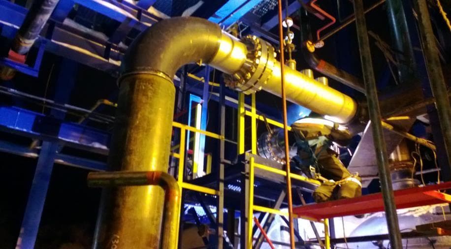Montaje de equipos en la refinería Lukoil-Nizhegorodorgsintez