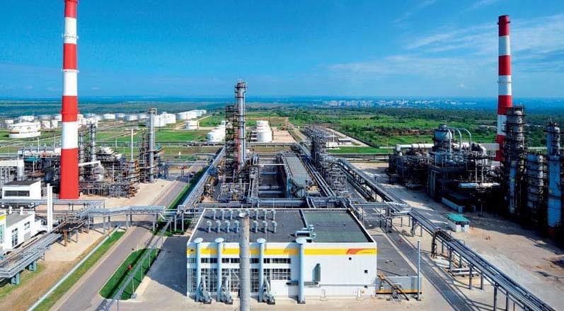 Tanques de almacenamiento de la refinería de Syzrán
